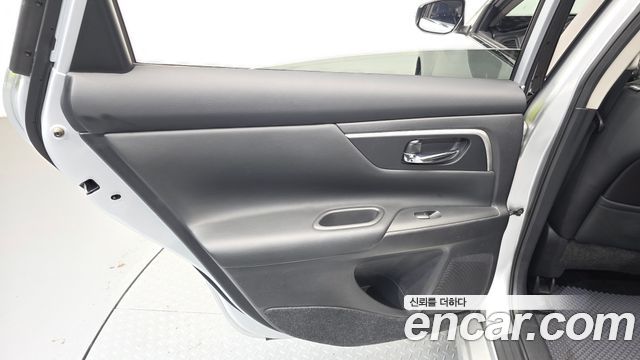 Nissan Altima 2018 — photo 15