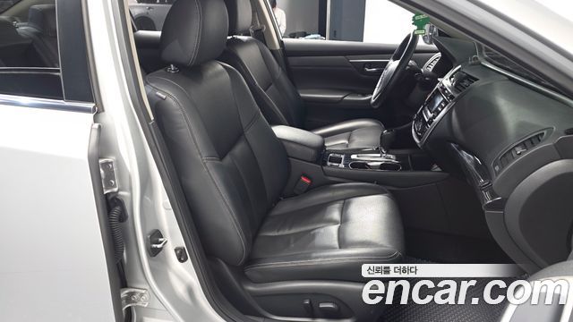 Nissan Altima 2018 — photo 16
