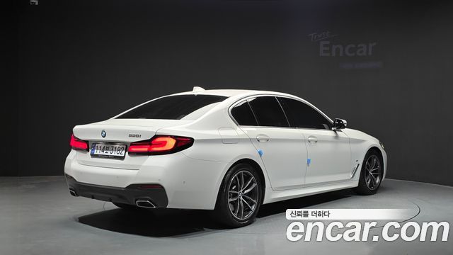 BMW 5-Series 2022 — photo 2