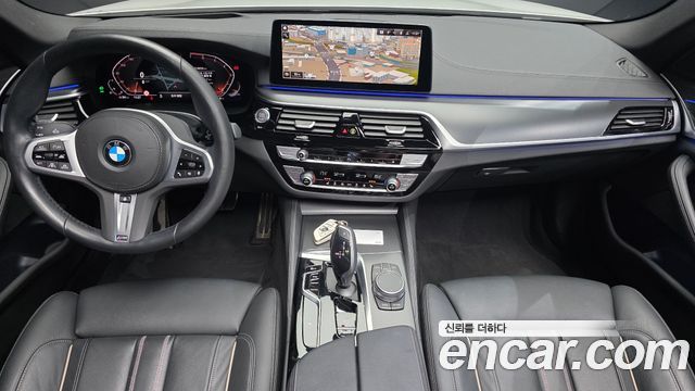 BMW 5-Series 2022 — photo 10