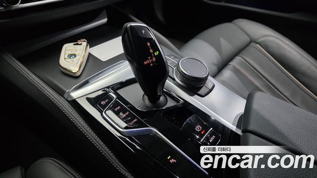 BMW 5-Series 2022 — photo 12
