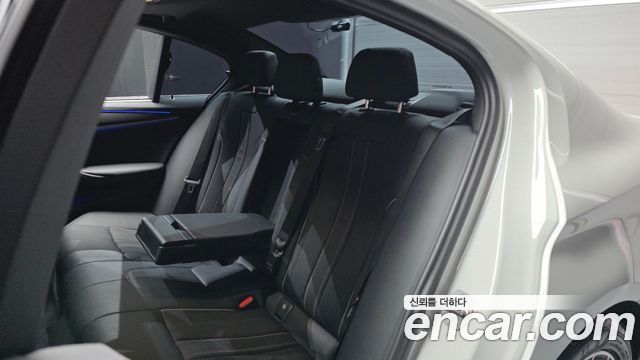 BMW 5-Series 2022 — photo 18