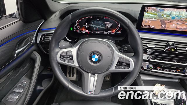 BMW 5-Series 2022 — photo 20