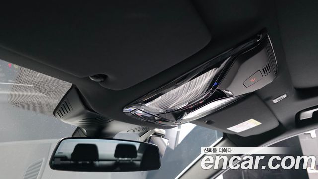 BMW 5-Series 2022 — photo 25