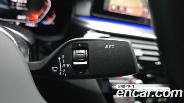 BMW 5-Series 2022 — photo 28