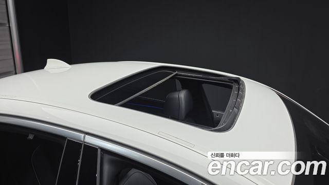 BMW 5-Series 2022 — photo 29