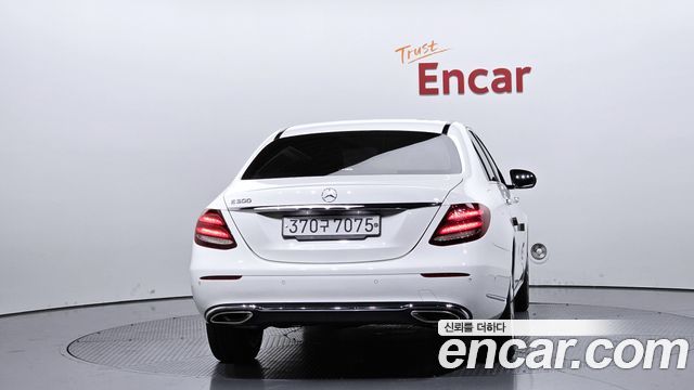 Mercedes-Benz E-Class 2019 — photo 4