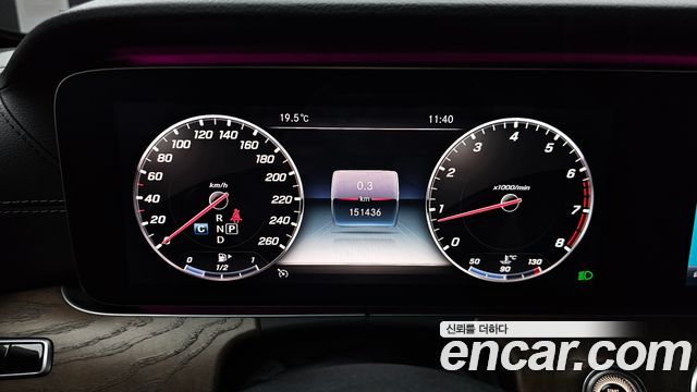 Mercedes-Benz E-Class 2019 — photo 11
