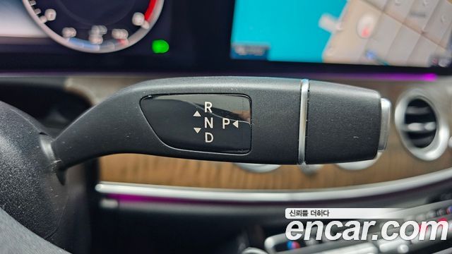Mercedes-Benz E-Class 2019 — photo 12