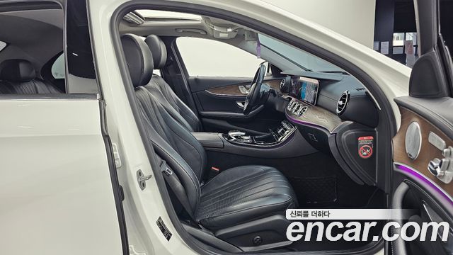 Mercedes-Benz E-Class 2019 — photo 17