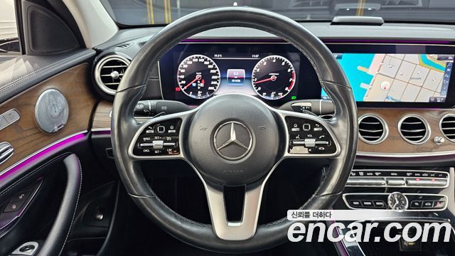 Mercedes-Benz E-Class 2019 — photo 19