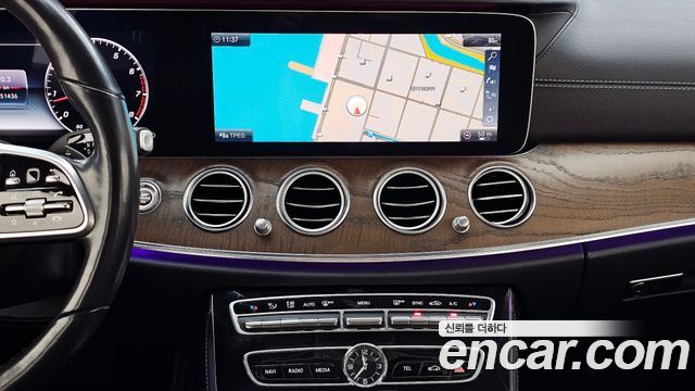 Mercedes-Benz E-Class 2019 — photo 20
