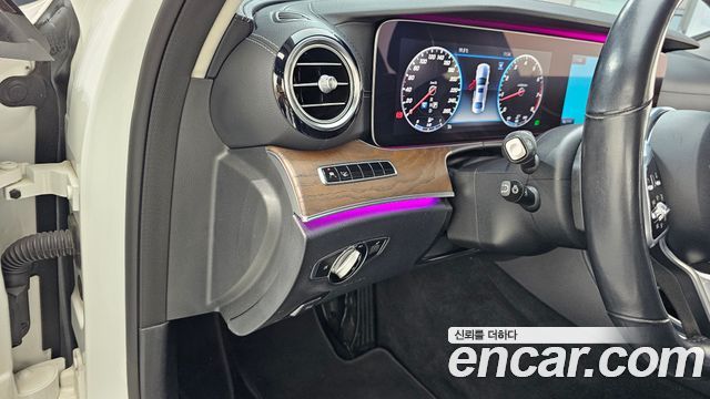 Mercedes-Benz E-Class 2019 — photo 22