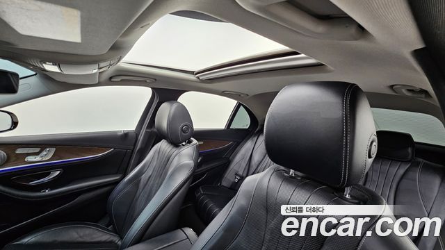 Mercedes-Benz E-Class 2019 — photo 25