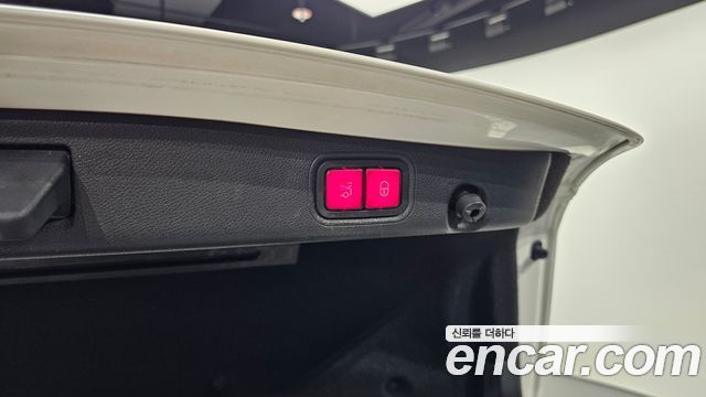 Mercedes-Benz E-Class 2019 — photo 26