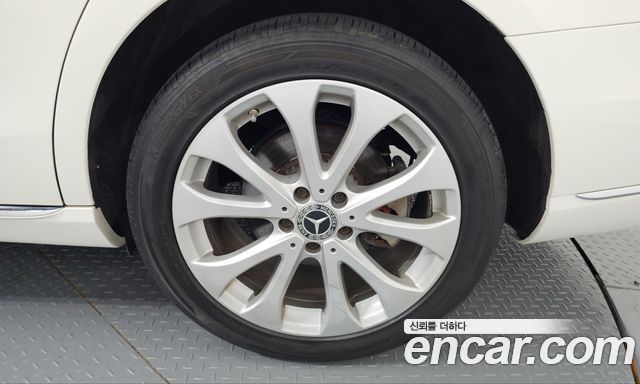 Mercedes-Benz E-Class 2019 — photo 7