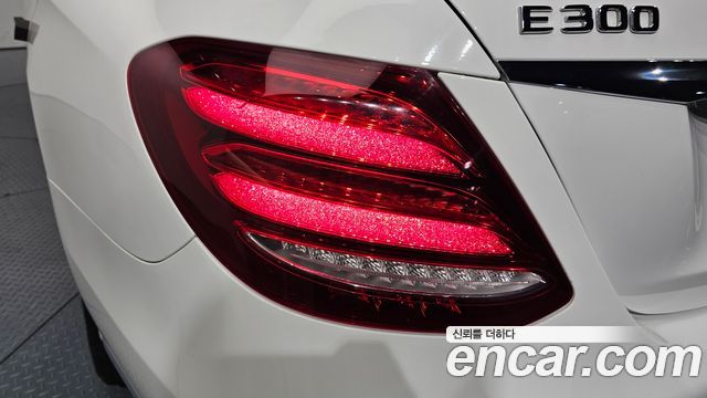 Mercedes-Benz E-Class 2019 — photo 9