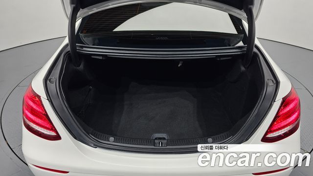 Mercedes-Benz E-Class 2019 — photo 33