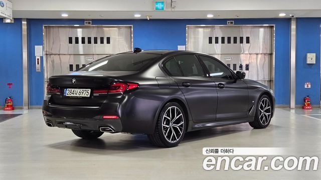 BMW 5-Series 2023 — photo 2