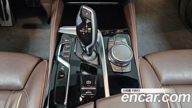 BMW 5-Series 2023 — photo 9