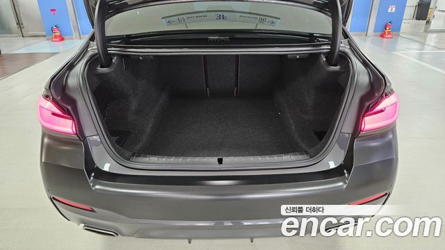 BMW 5-Series 2023 — photo 14