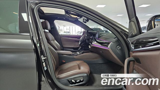 BMW 5-Series 2023 — photo 16