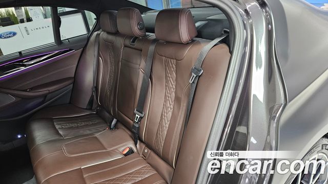 BMW 5-Series 2023 — photo 18