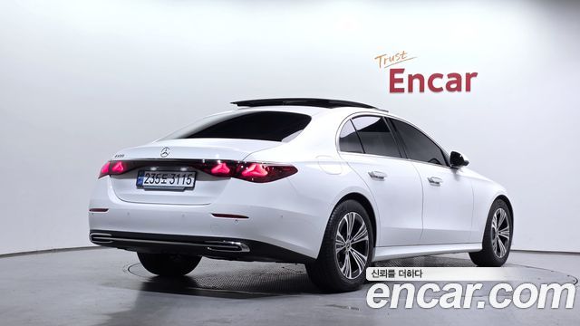 Mercedes-Benz E-Class 2025 — photo 2