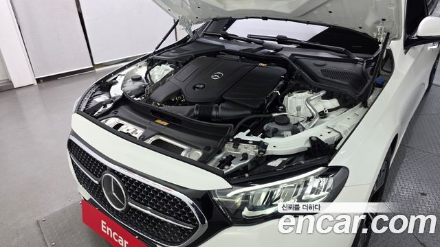 Mercedes-Benz E-Class 2025 — photo 6