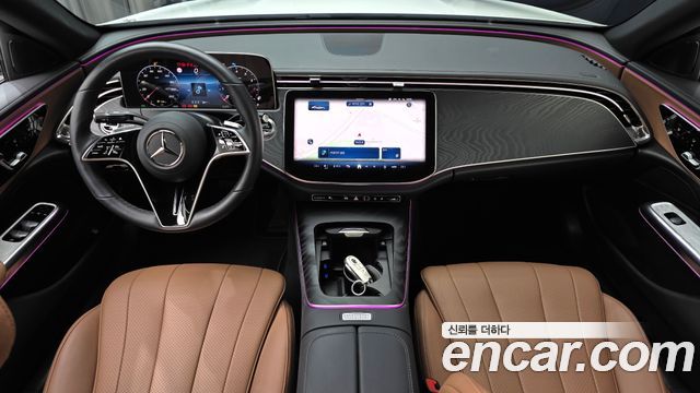 Mercedes-Benz E-Class 2025 — photo 10