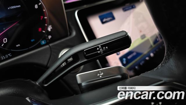Mercedes-Benz E-Class 2025 — photo 12