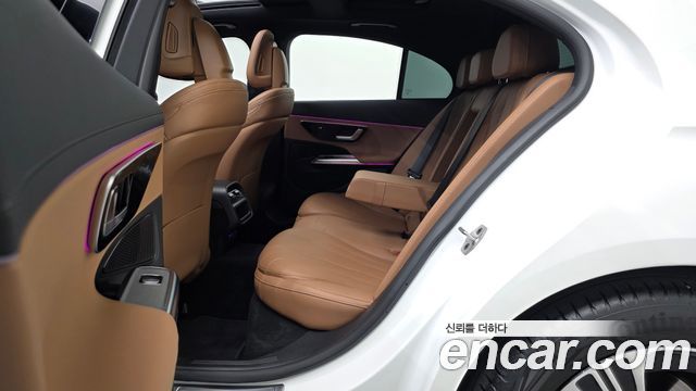 Mercedes-Benz E-Class 2025 — photo 18