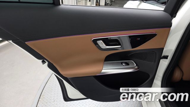 Mercedes-Benz E-Class 2025 — photo 15