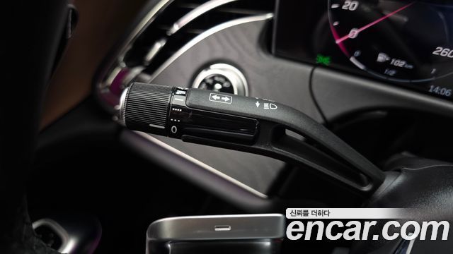 Mercedes-Benz E-Class 2025 — photo 27