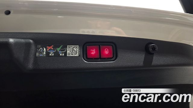 Mercedes-Benz E-Class 2025 — photo 35
