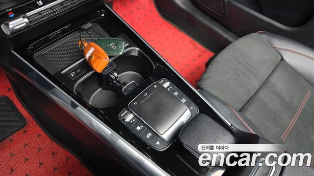 Mercedes-Benz GLA-Class 2020 — photo 24