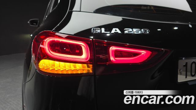 Mercedes-Benz GLA-Class 2020 — photo 9
