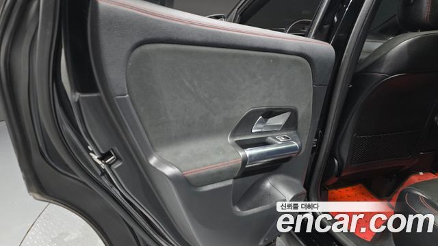 Mercedes-Benz GLA-Class 2020 — photo 15