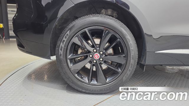 Jaguar F-PACE 2022 — photo 5