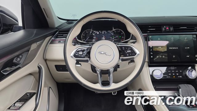 Jaguar F-PACE 2022 — photo 13