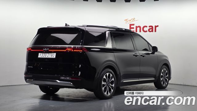 Kia Canival 2023 — photo 2