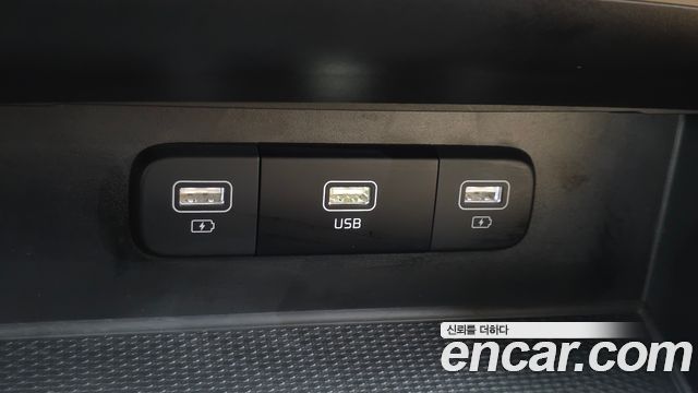 Kia Canival 2023 — photo 12