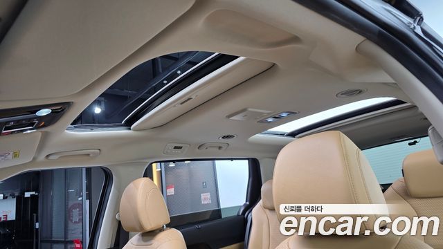 Kia Canival 2023 — photo 17