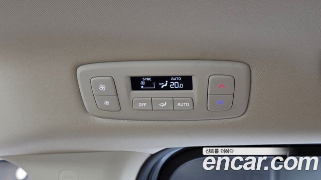 Kia Canival 2023 — photo 18
