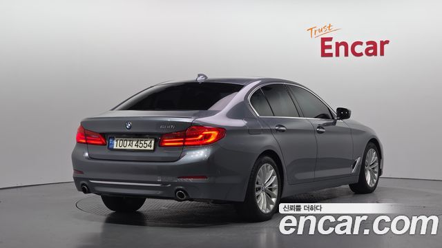 BMW 5-Series 2018 — photo 2