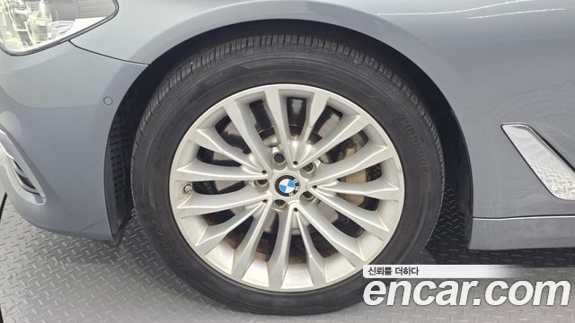BMW 5-Series 2018 — photo 5