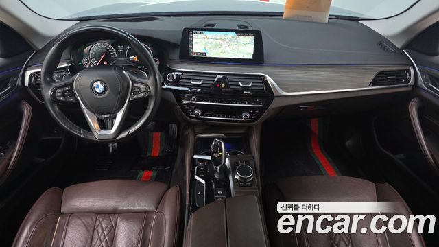 BMW 5-Series 2018 — photo 10