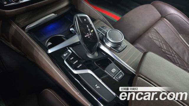 BMW 5-Series 2018 — photo 12