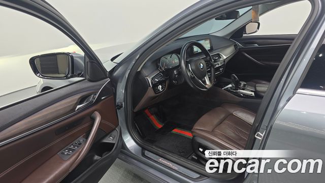 BMW 5-Series 2018 — photo 13