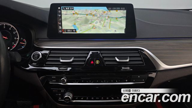 BMW 5-Series 2018 — photo 18
